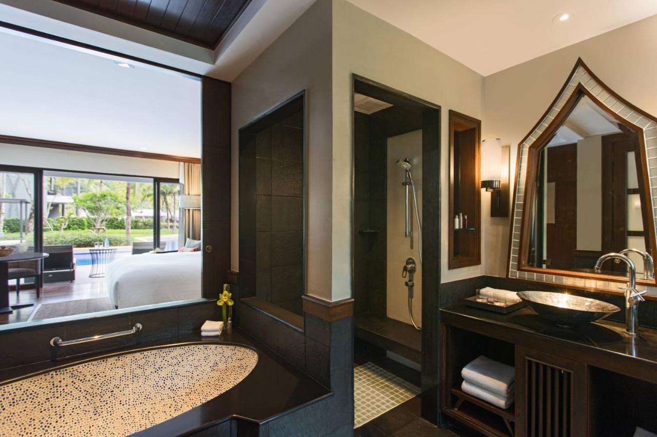 Premium Pool Access Guest room 1 King,1553744113:JPEG