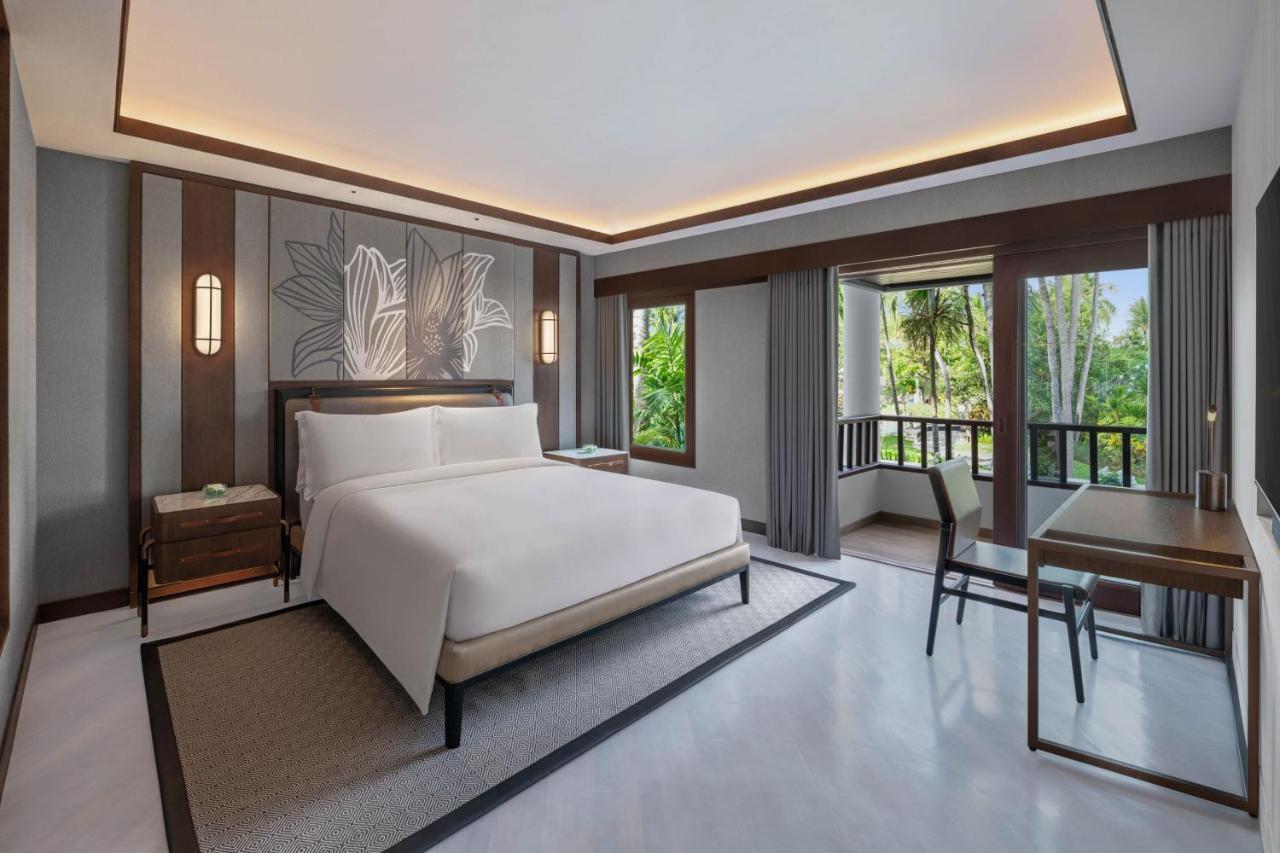 Executive Suite 1 Bedroom Suite 1 King Balcony Daily Activity,1553705305:JPEG