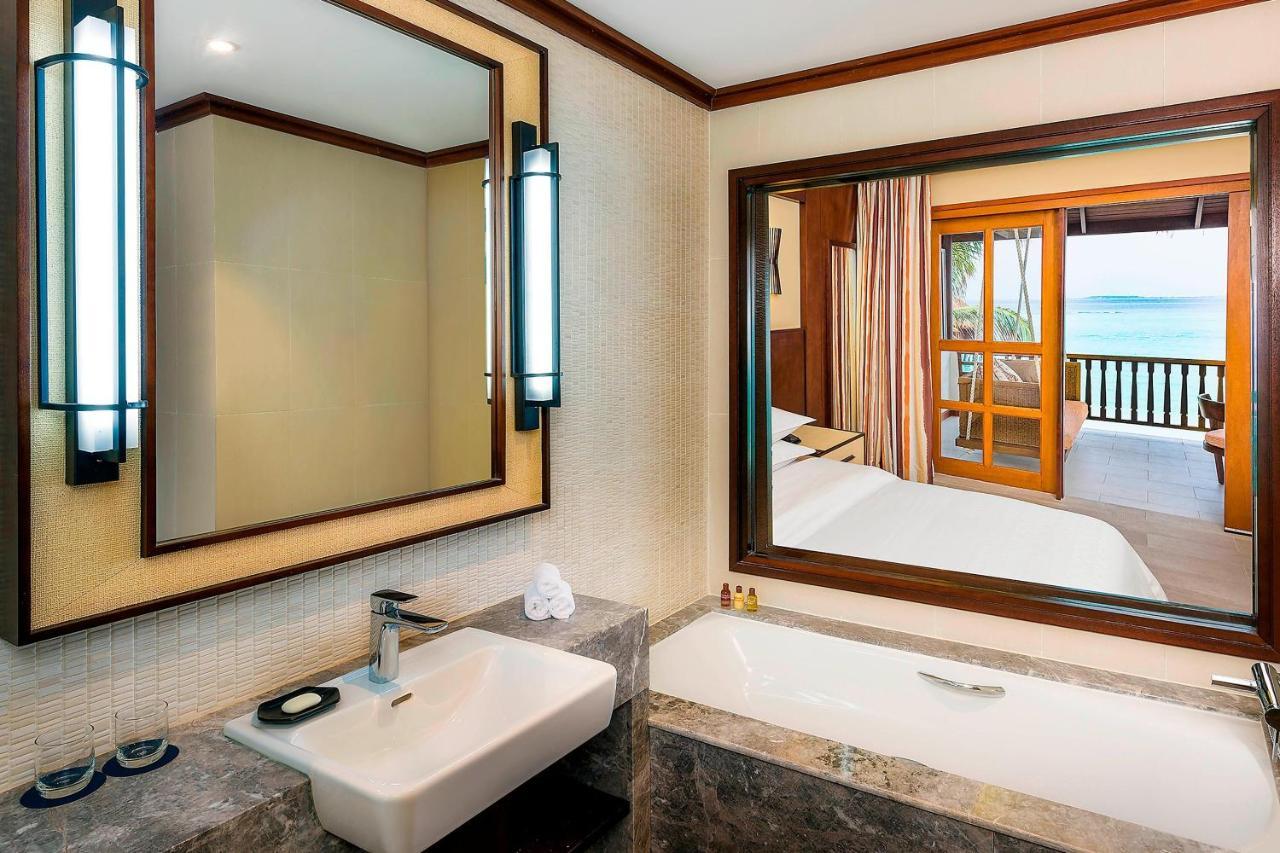Deluxe King Room Island View