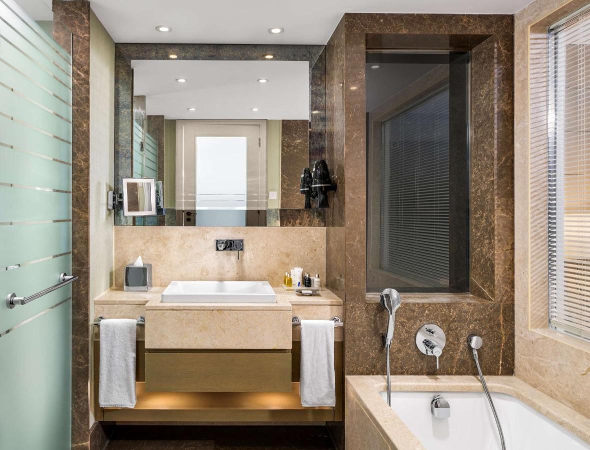 Suite Junior avec Accès au Salon - Vue sur Ville
