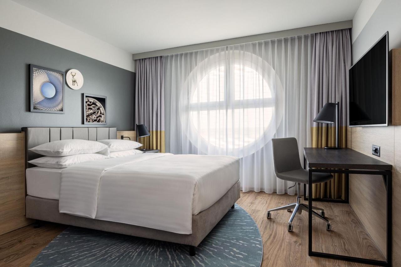 Superior Queen Room,1360425869:JPEG