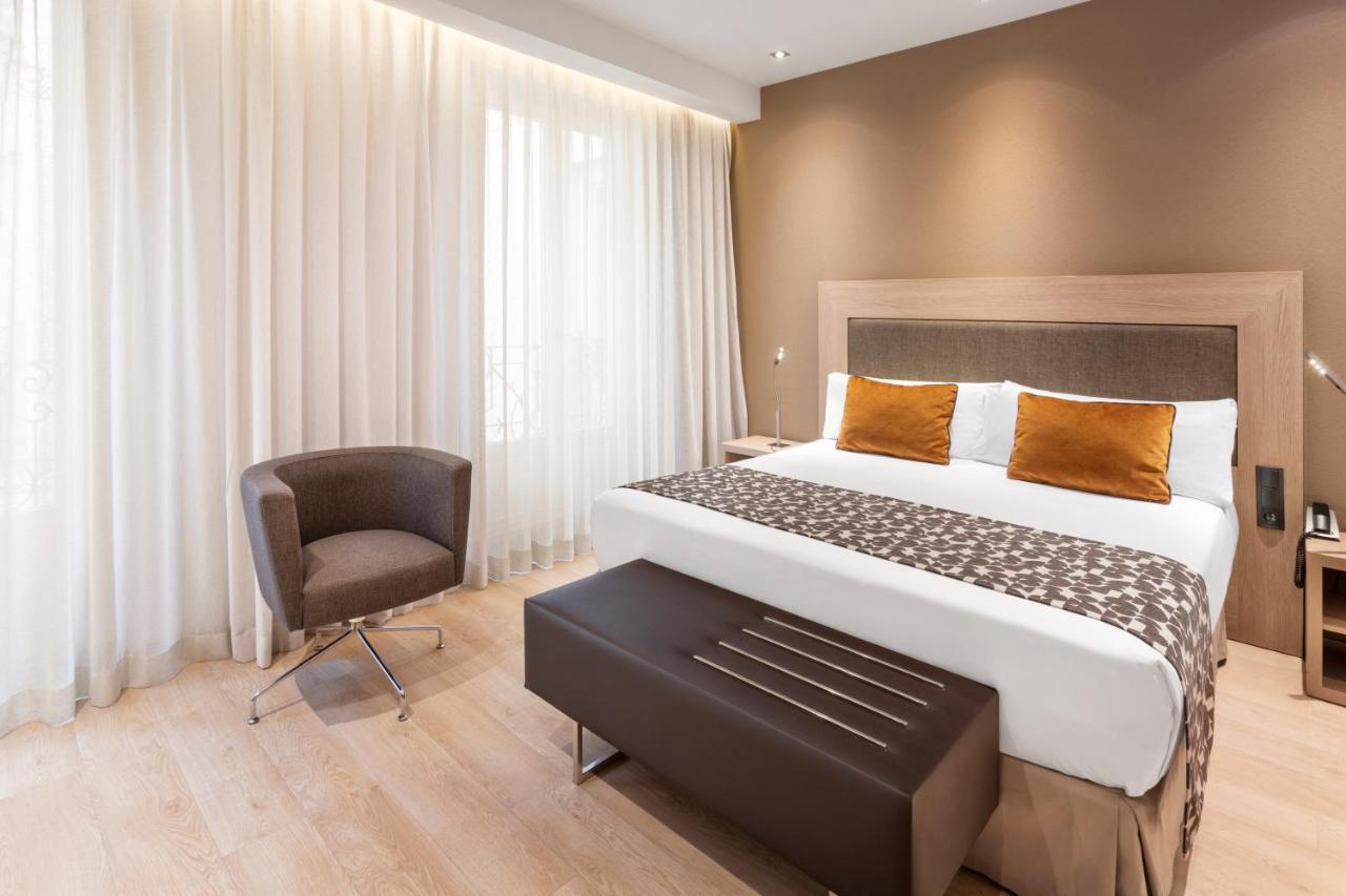 Quarto com Cama de Casal ou 2 de Solteiro