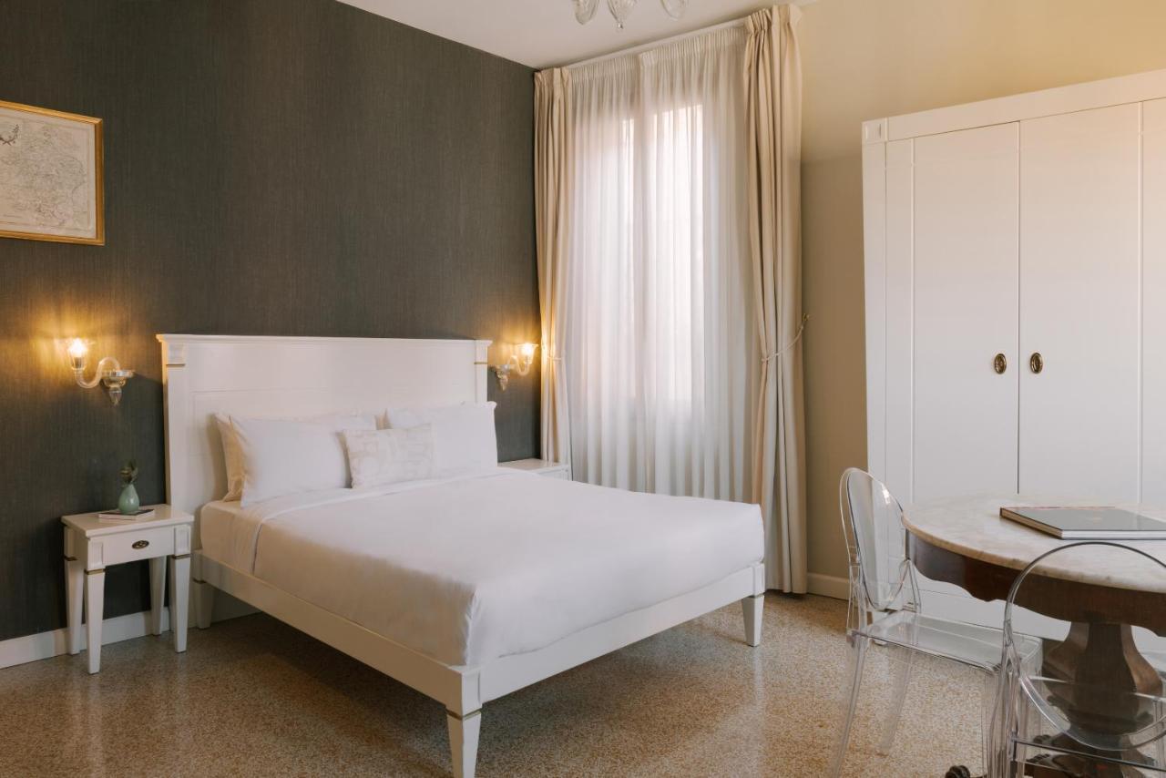 Deluxe Double Room with Canal View