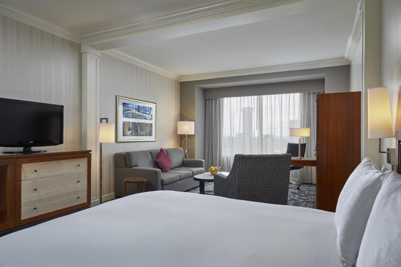 Grand City View Junior Suite King Hearing Accessible