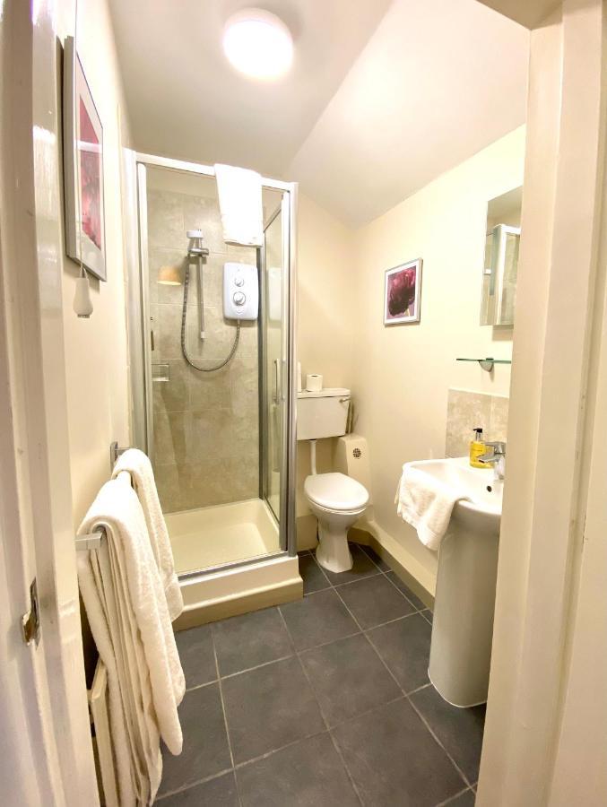 Double or Twin Room with Shower