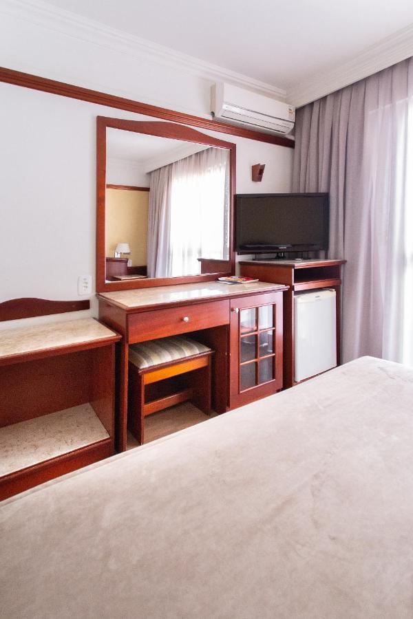 Quarto Luxo com 2 Camas de Solteiro