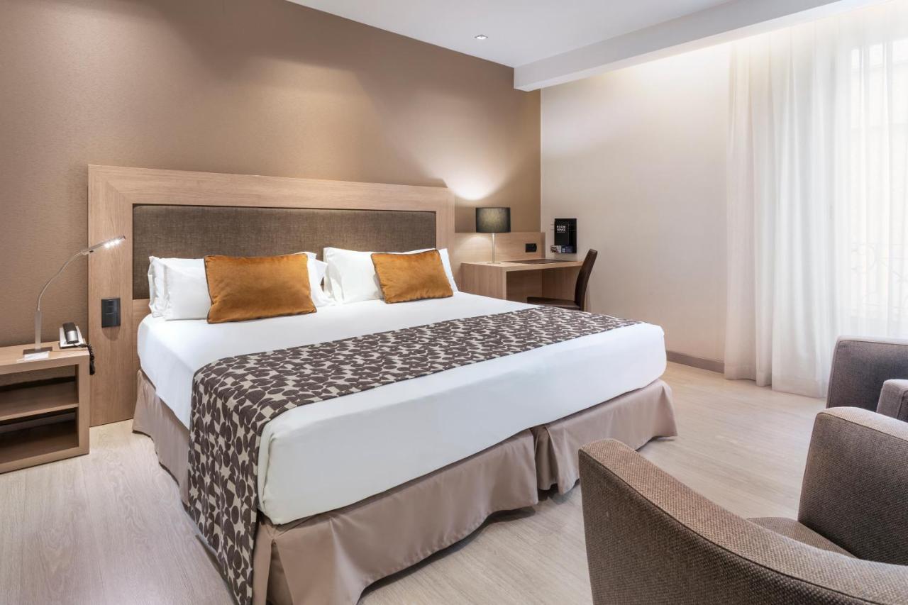 Quarto Premium com Cama de Casal ou 2 de Solteiro