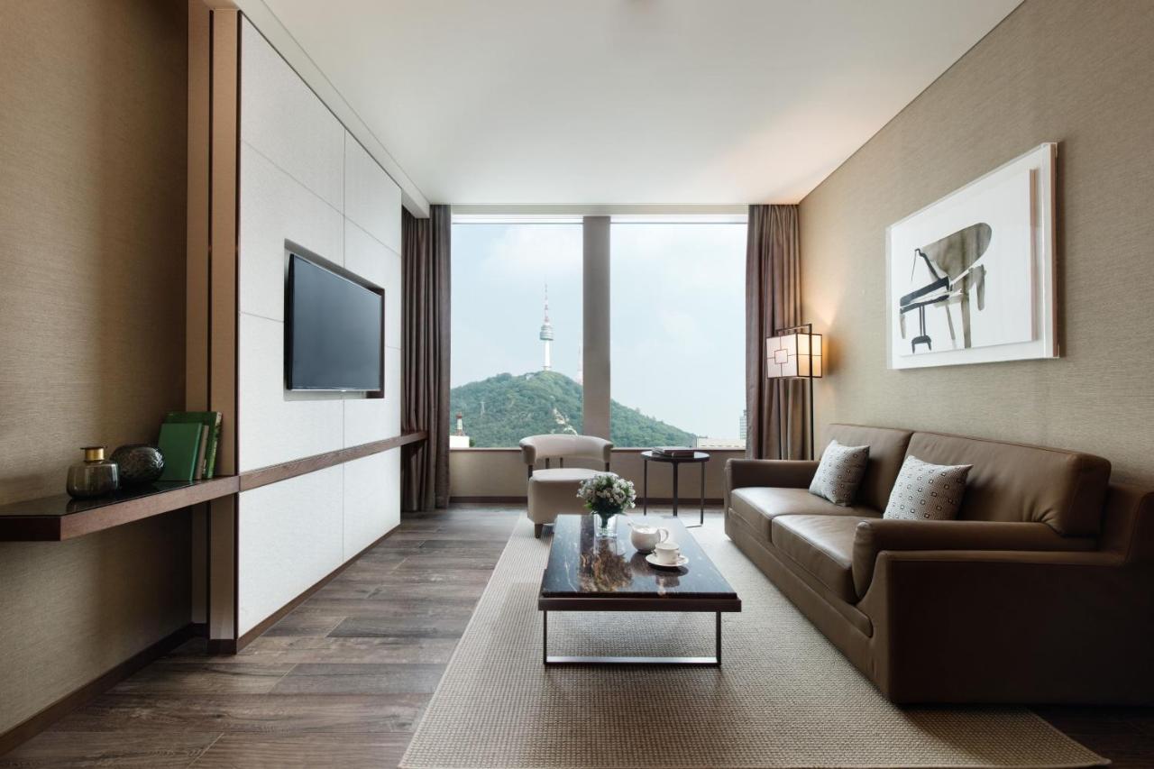 Junior King Suite with Seoul N Tower View