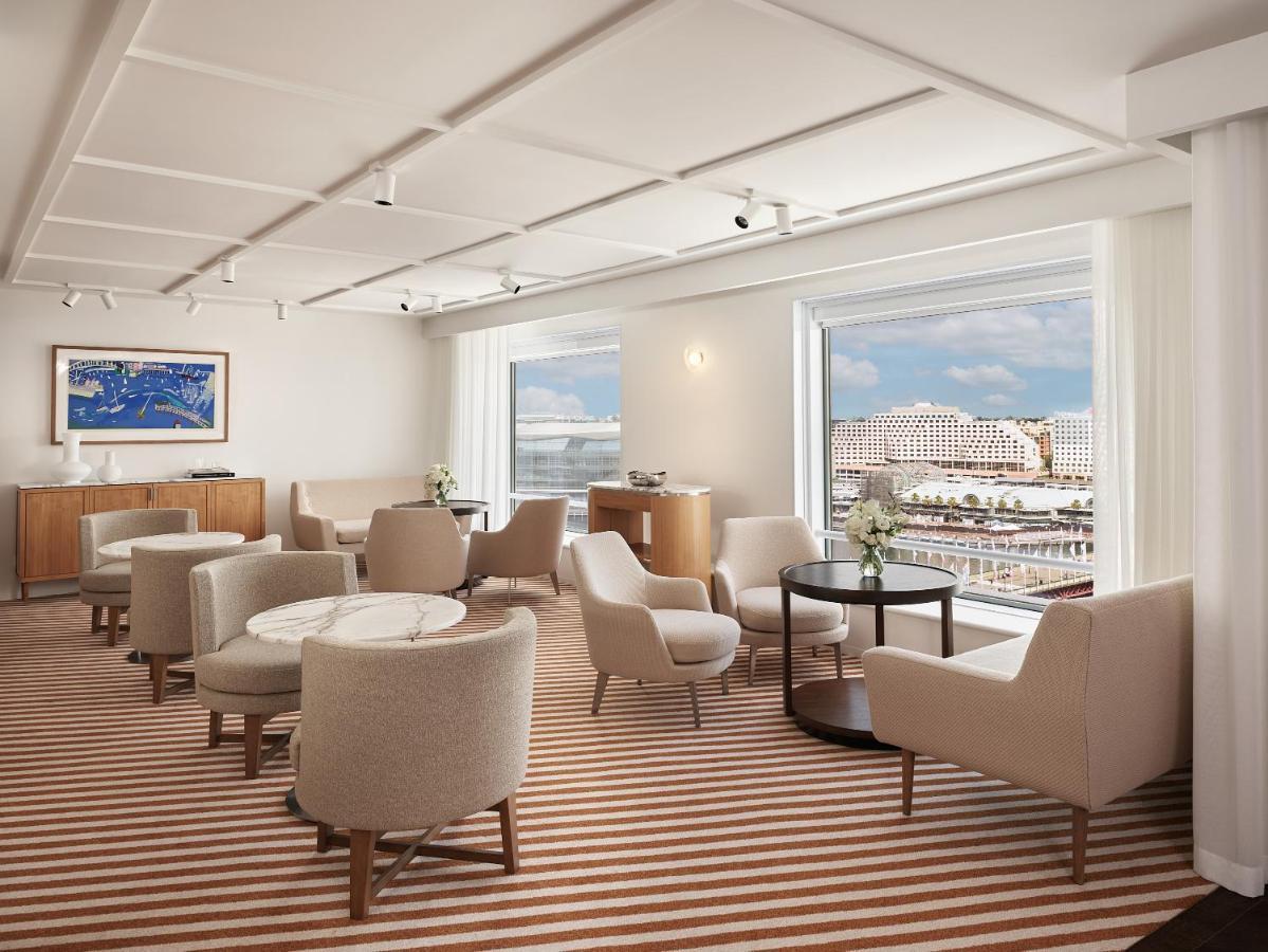 Kamer met kingsize bed en uitzicht op Darling Harbour - Toegang tot de club