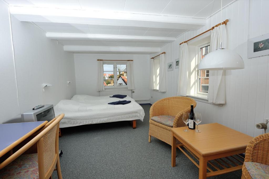 Two-Bedroom Apartment (6 Adults) (no dogs allowed)