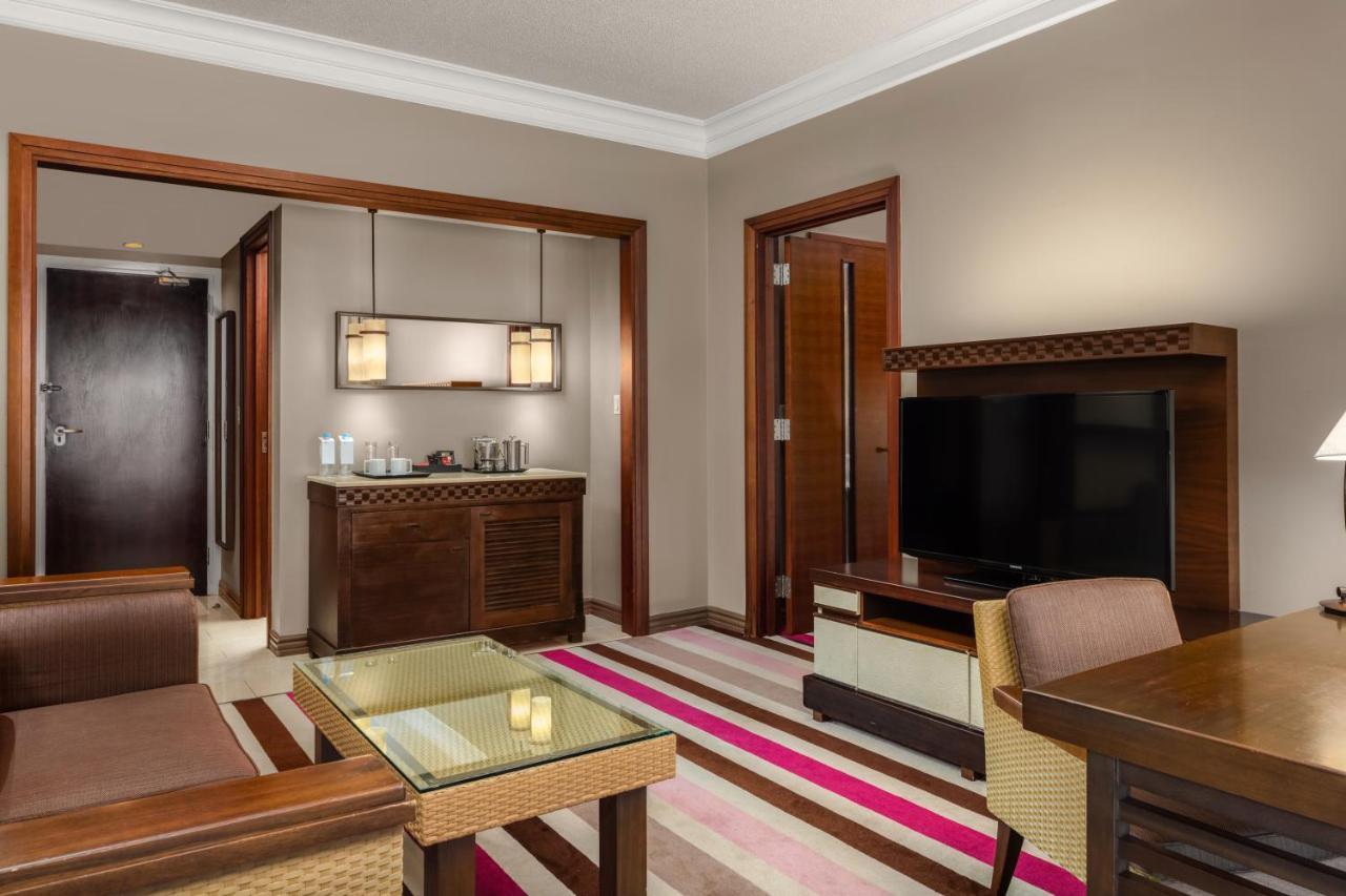 Bayview Corner Suite ( Club Access)