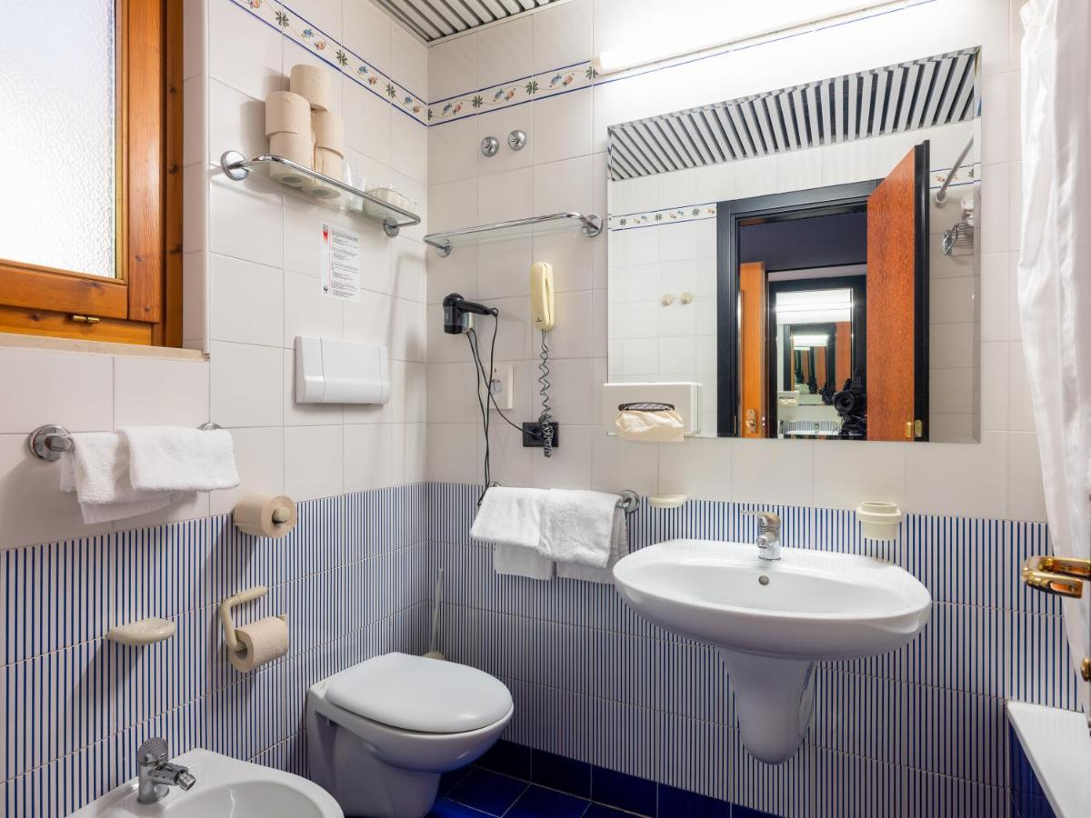 Deluxe Quadruple Room with Lake View