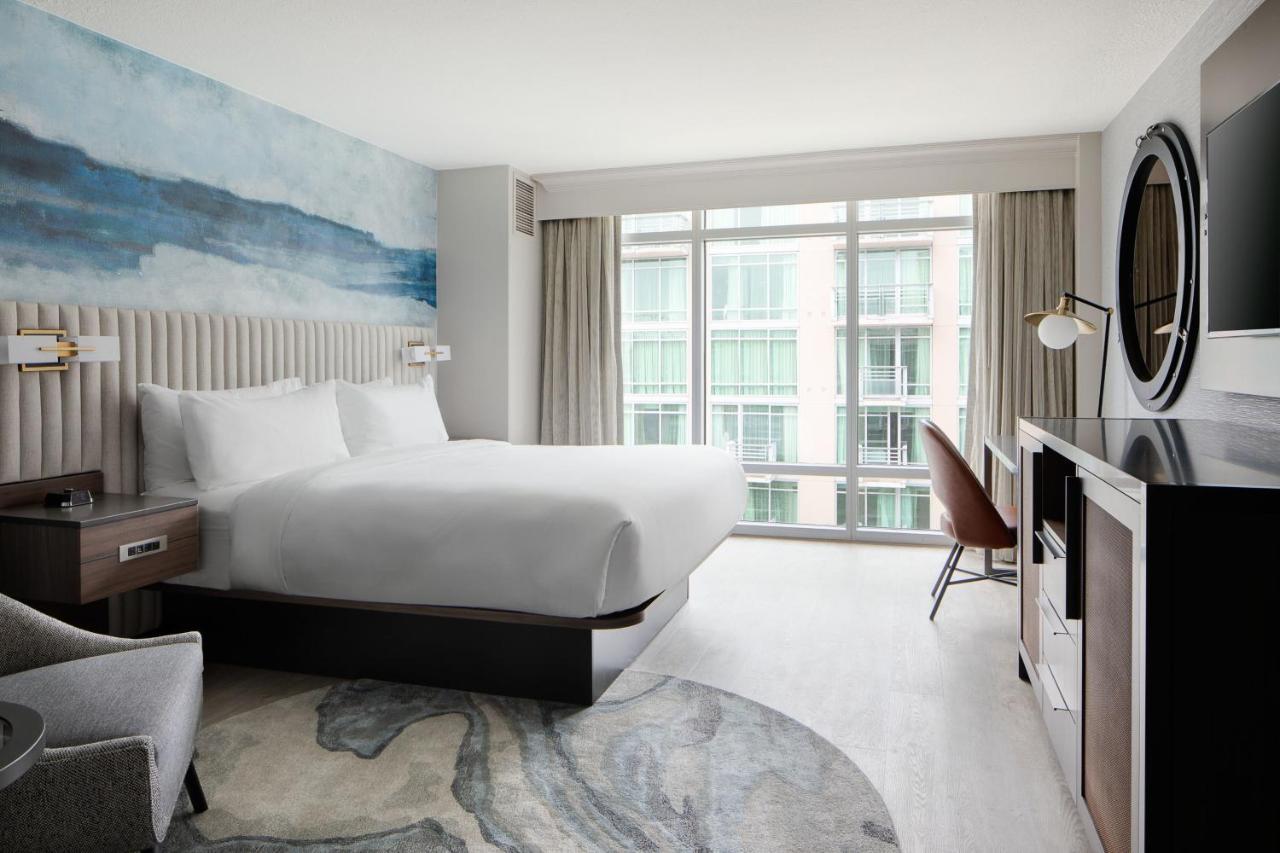 King Room with Tub - Mobility Accessible