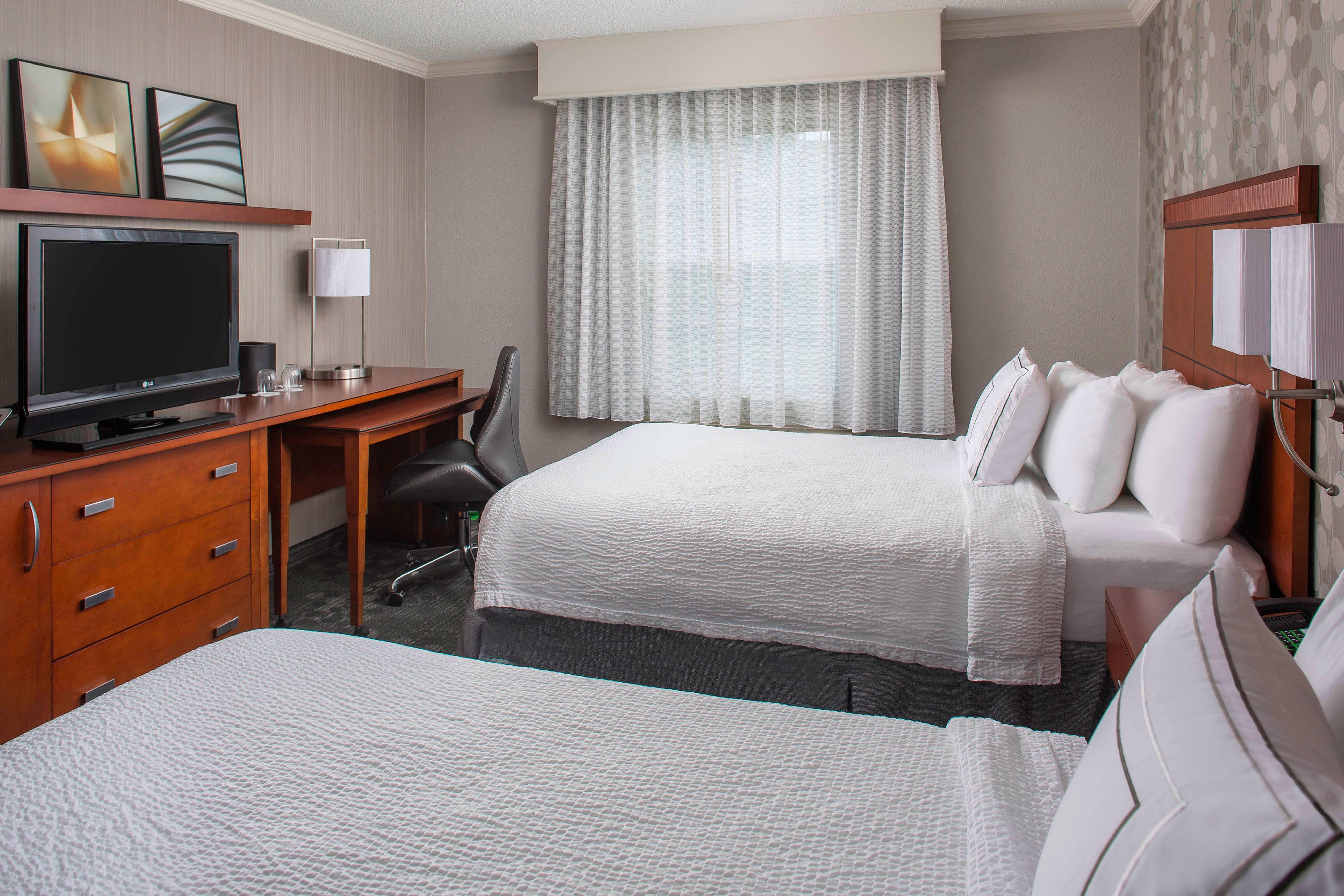 Mobility or Hearing Accessible Guestroom Two Doubles Tub