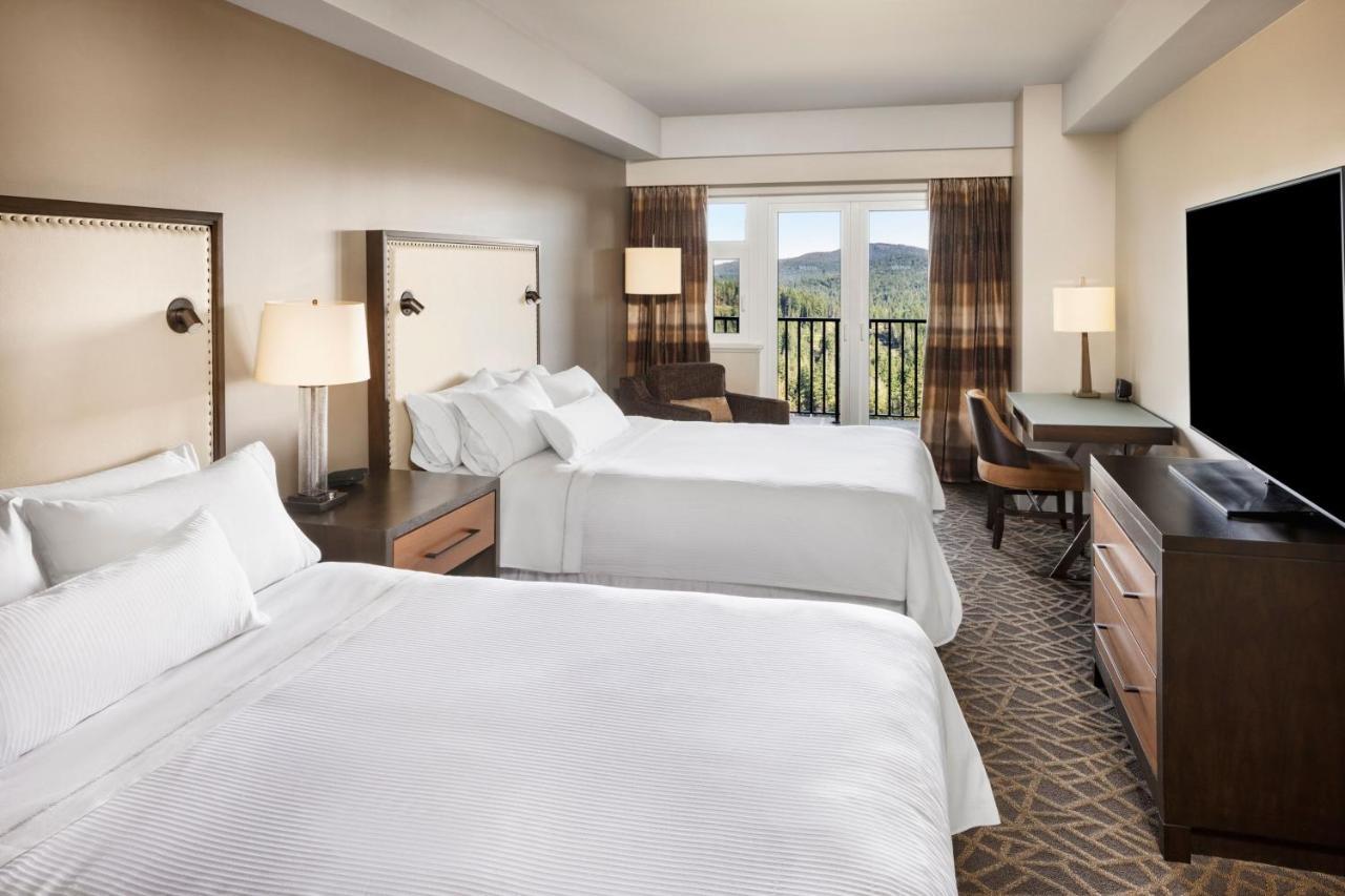 Deluxe Room with Balcony and Golf View