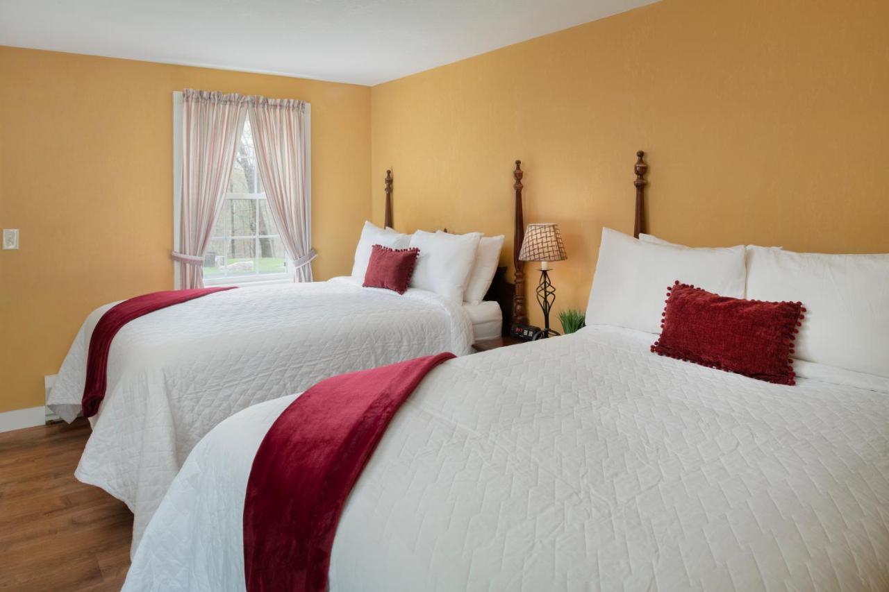 Two Queen Bed Room Room Main Inn or Salt Box,1395957194:JPEG