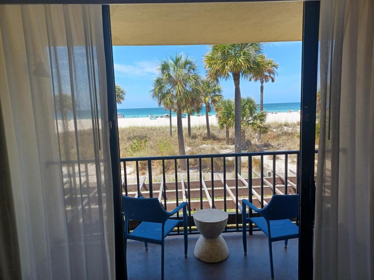 Zimmer mit Balkon und Kingsize-Bett - Meerseite