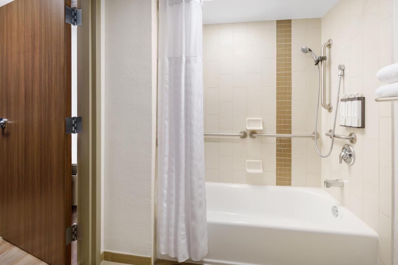 King Room with Accessible Tub - Disability Access