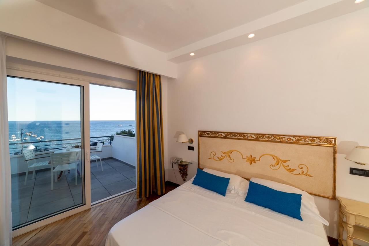 Superior Double or Twin Room Balcony Sea View,681407502:JPEG