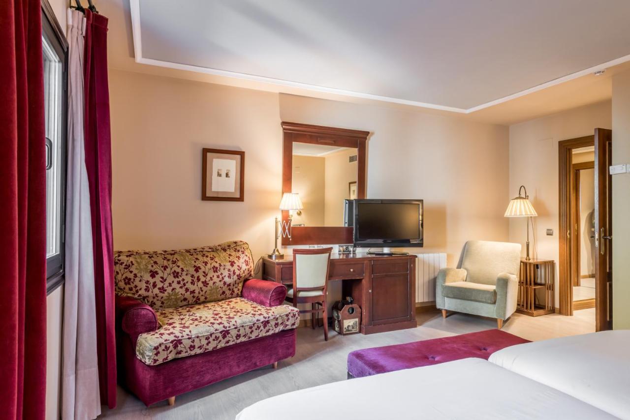Triple Room,1396090403:JPEG