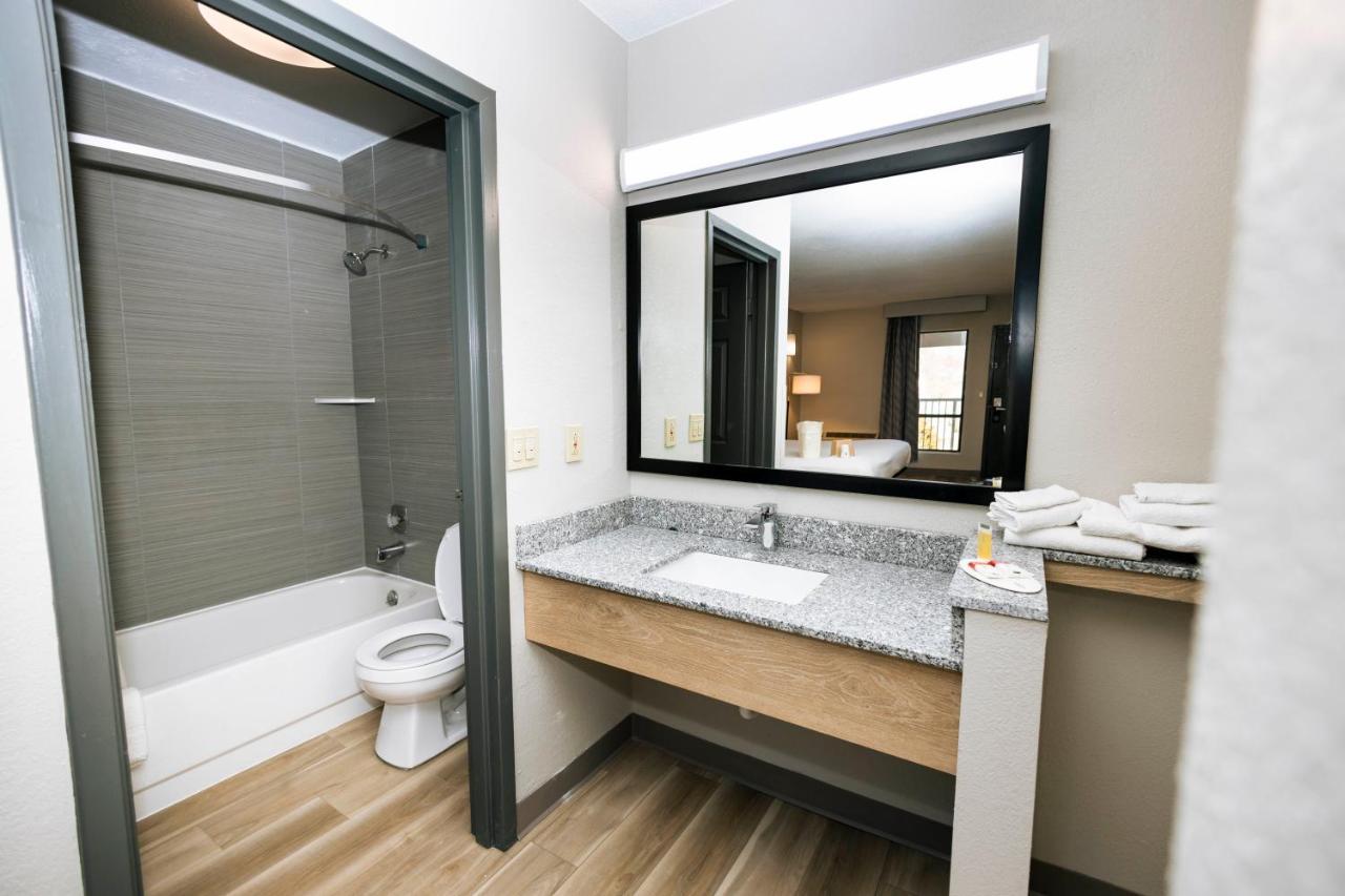 Modern Double Room with Two Double Beds - Smoking