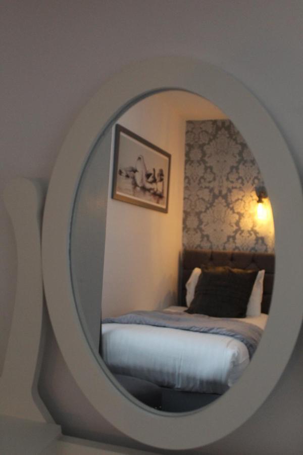 Twin Room with Garden View (Room 15)