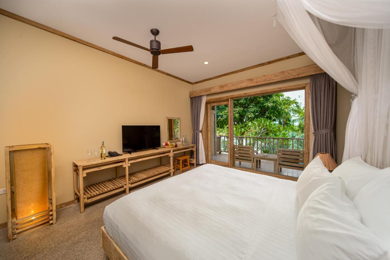 Deluxe Bungalow with Garden View