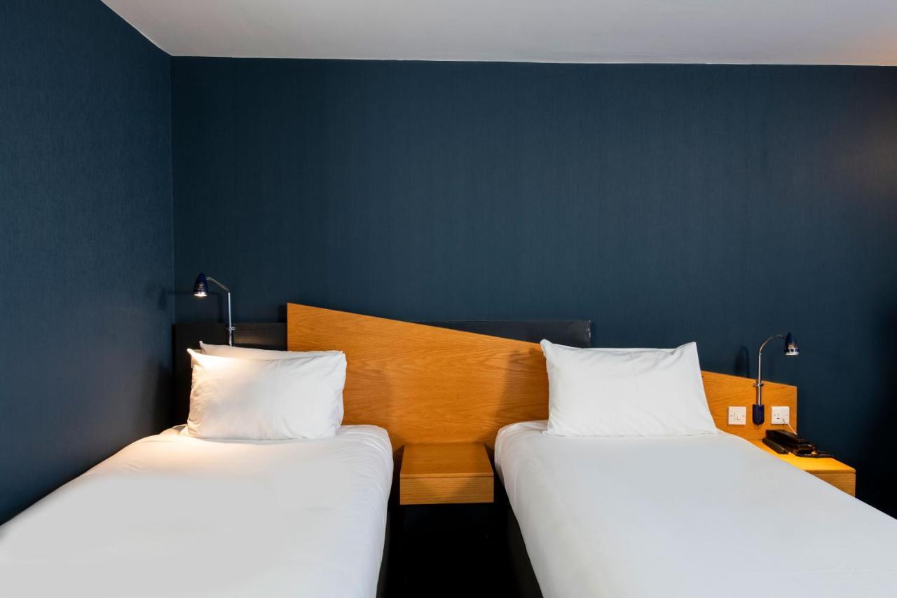 Standard Twin Room with Free Hot Breakfast