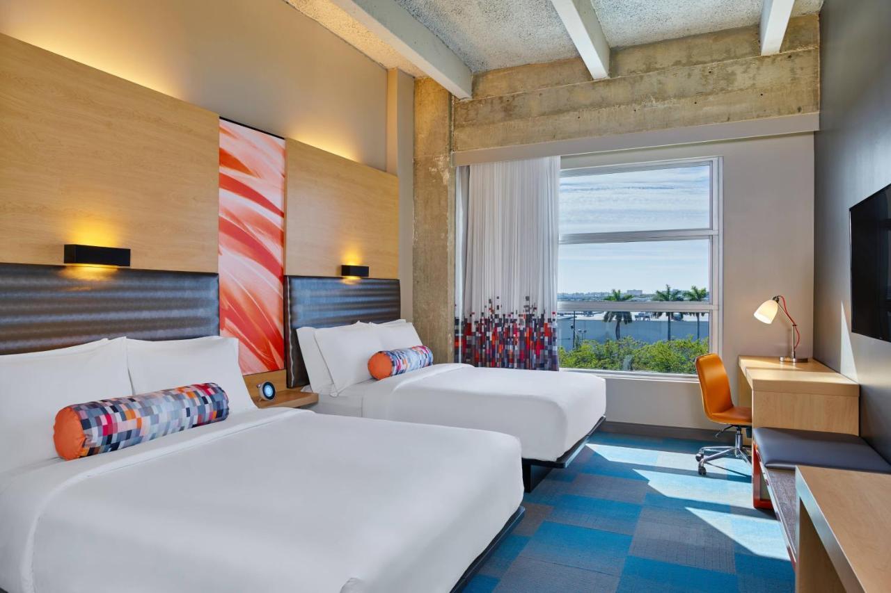 Quarto Splash com 2 Camas Queen-size e Vista da Piscina