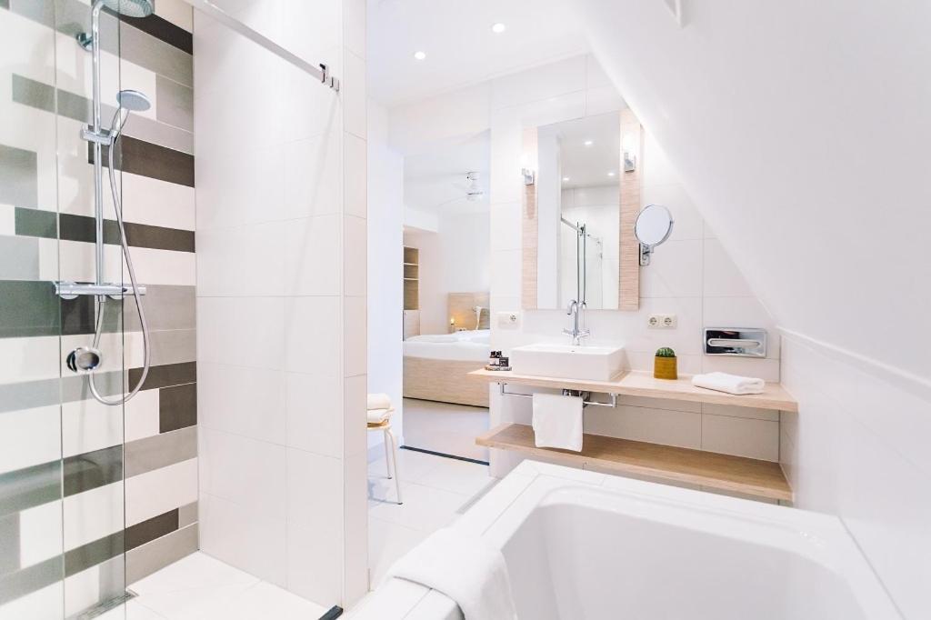 Luxury Suite,1400663978:JPEG