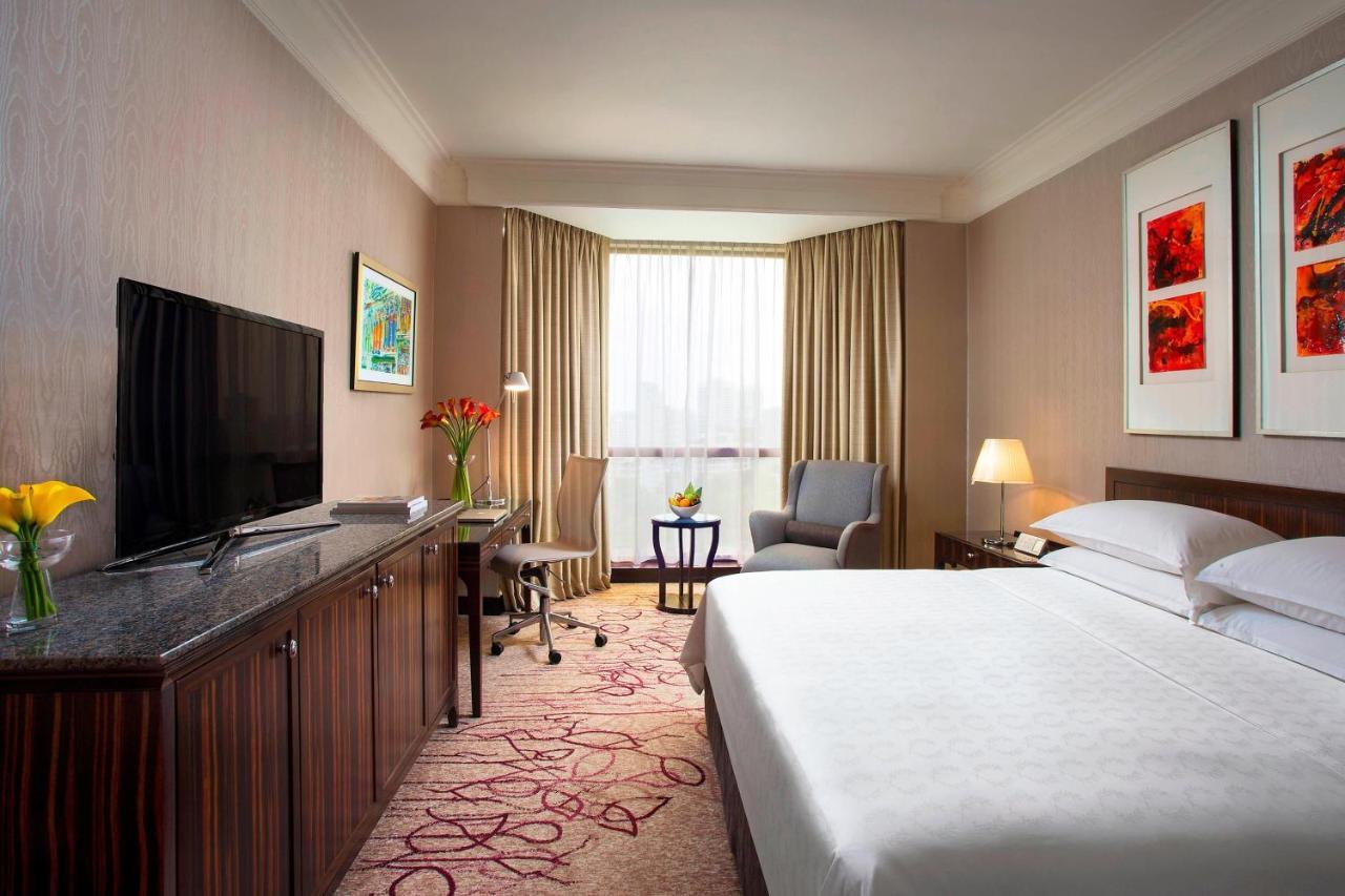 Sheraton Club King Room High Floor Executive Lounge Access