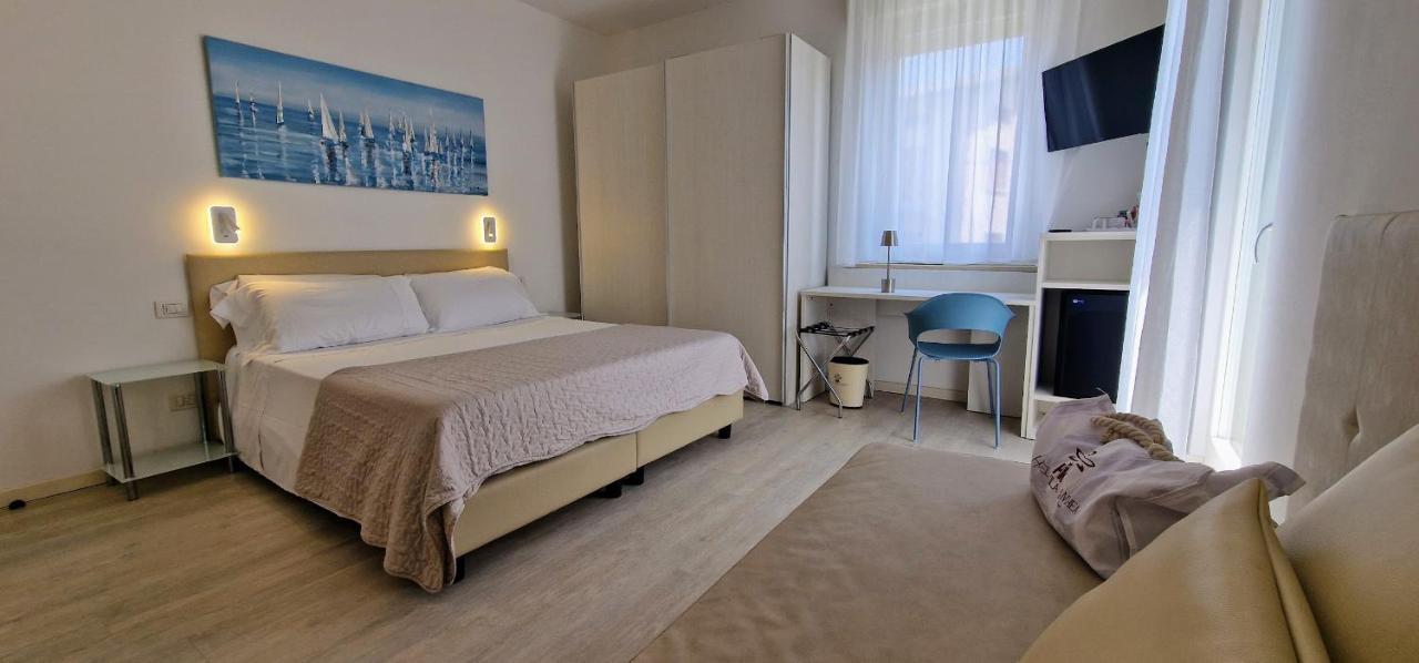 Large Double or Twin Room,1410068675:JPEG