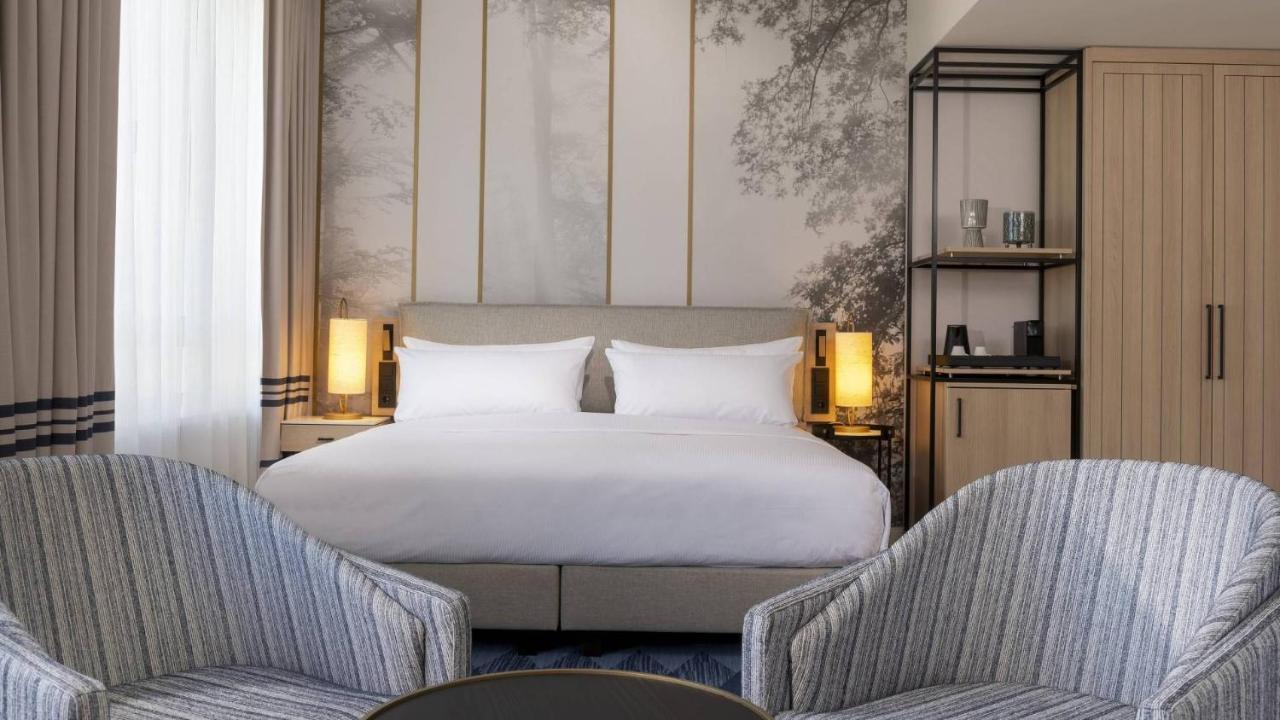 Junior Suite,1739359299:JPEG