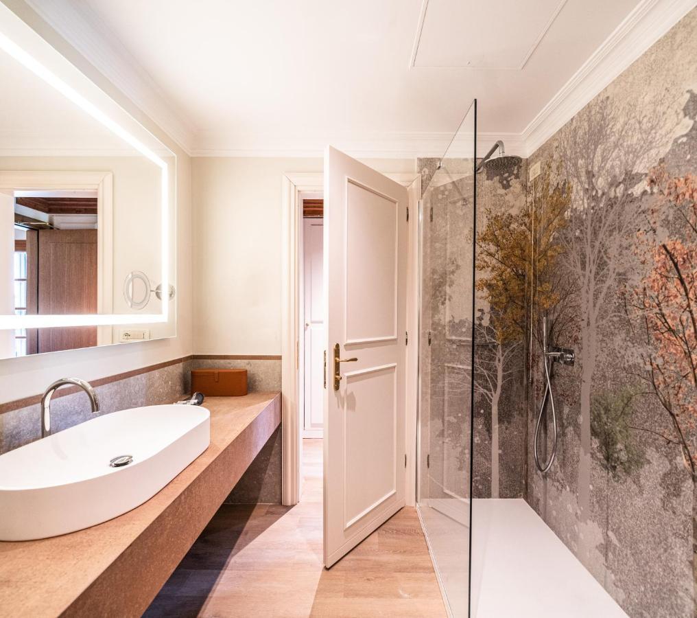 Double Room,1555971736:JPEG