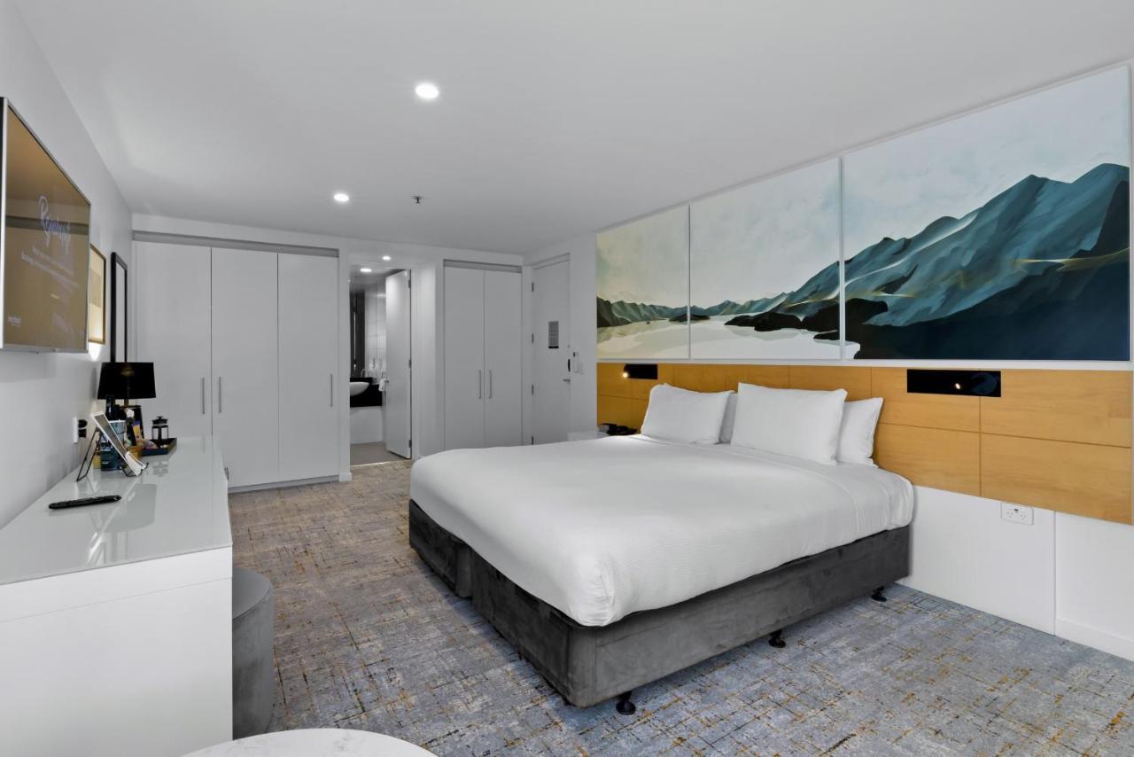 Superior Room Split King Lake View