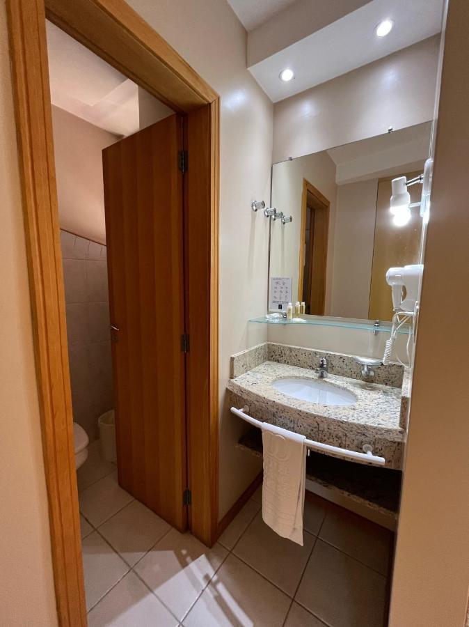 Quarto com 2 Camas de Solteiro