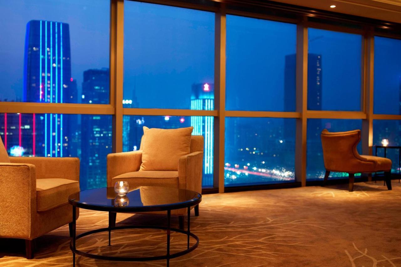 Sheraton Suite, Club lounge access, 1 Bedroom Suite, 1 King