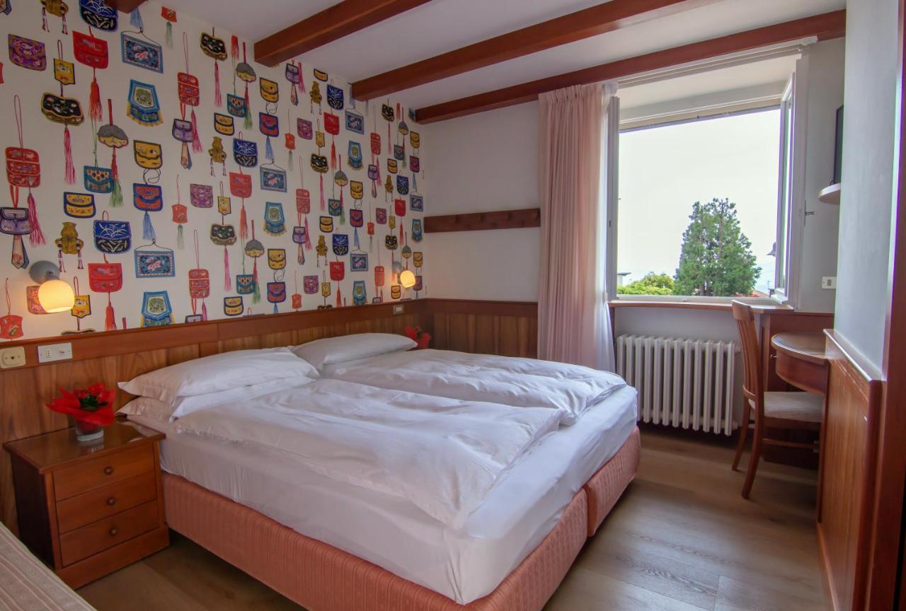 Doppel- oder Zweibettzimmer