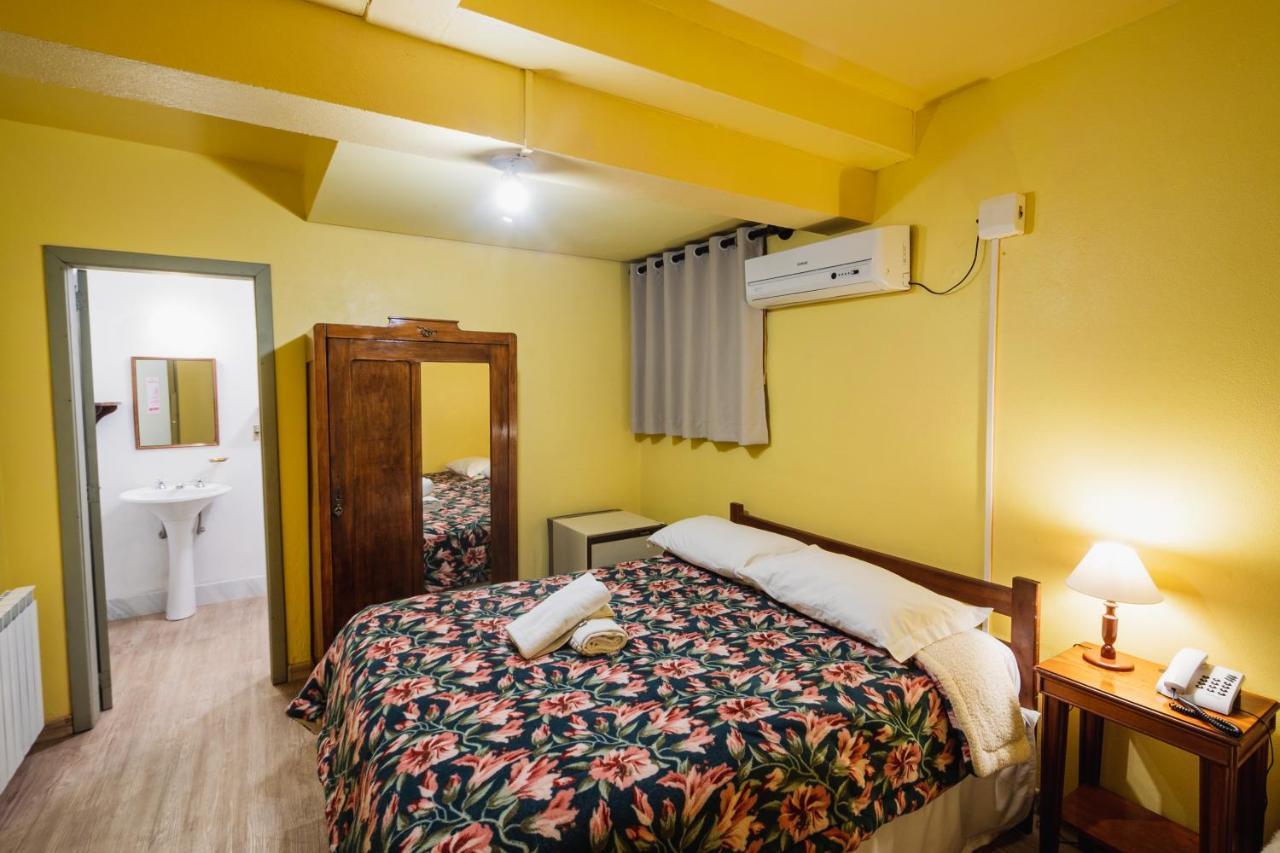 Quarto Econômico com Cama de Casal ou 2 de Solteiro
