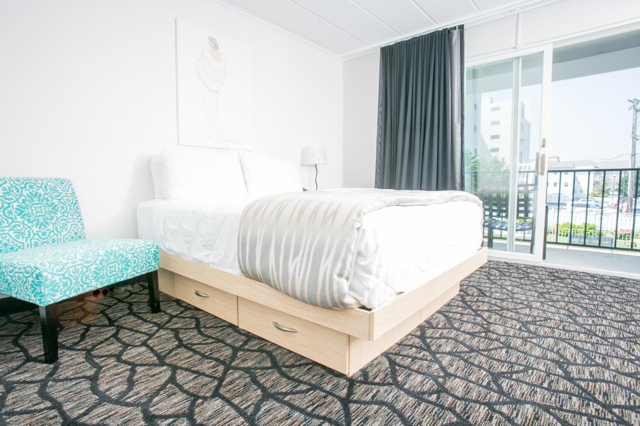 E-1 Kitchenette One Queen & One Single Bed
