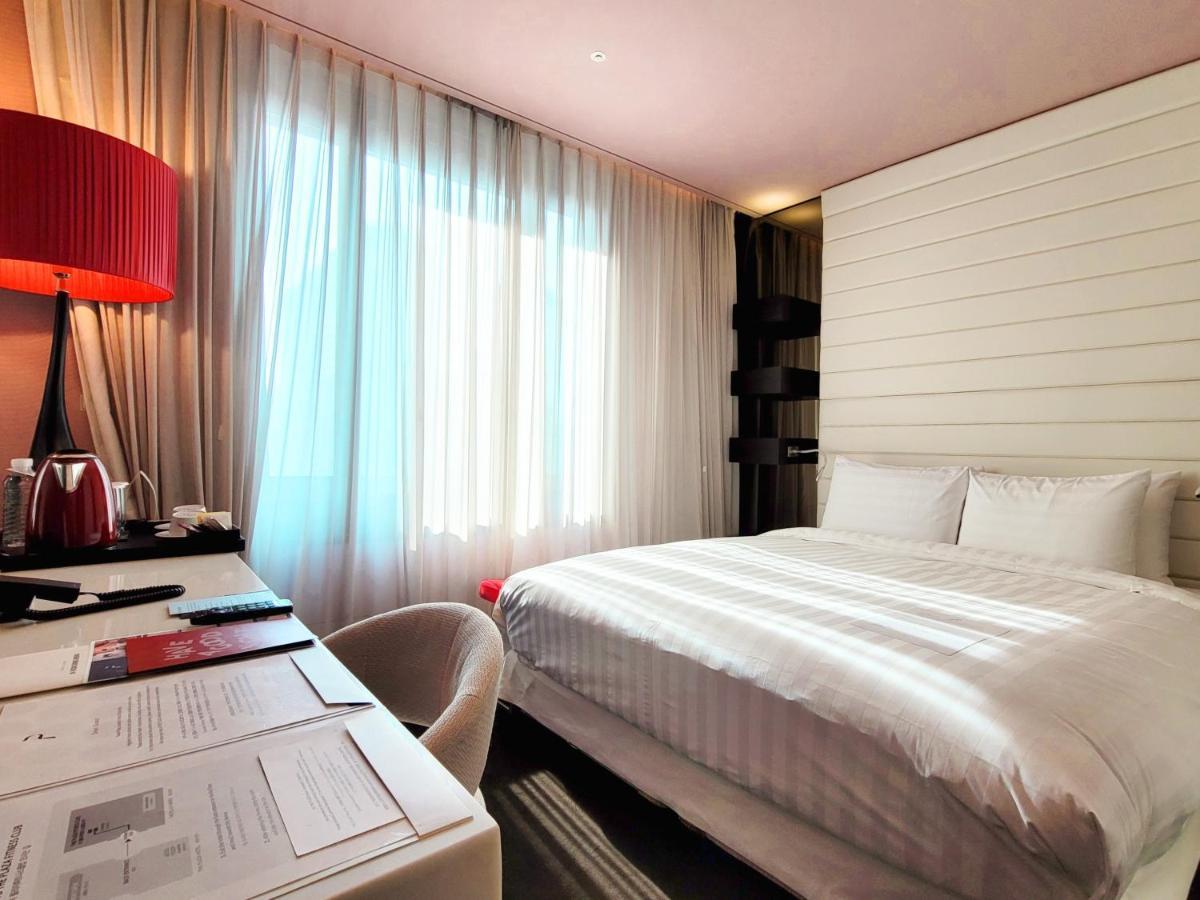 Business King Room