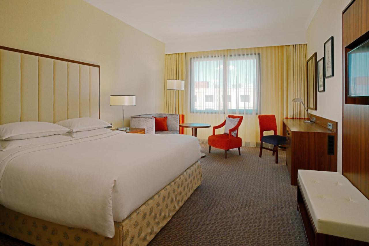 Deluxe King Non Smoking Guest room 1 King