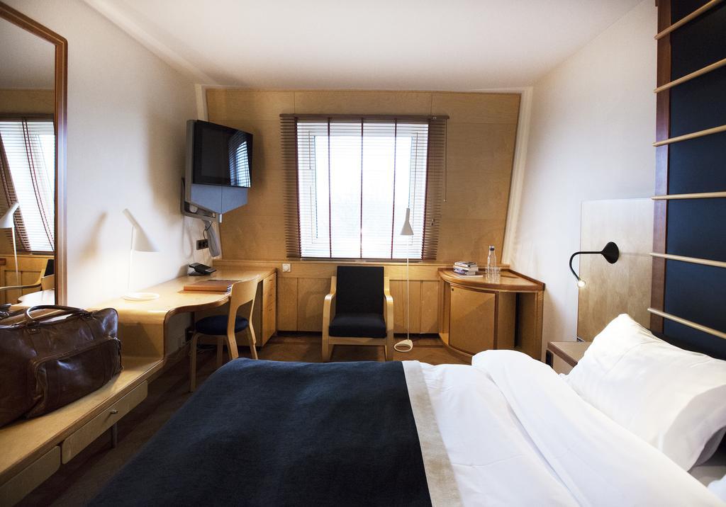 Queen Room 140 cm bed