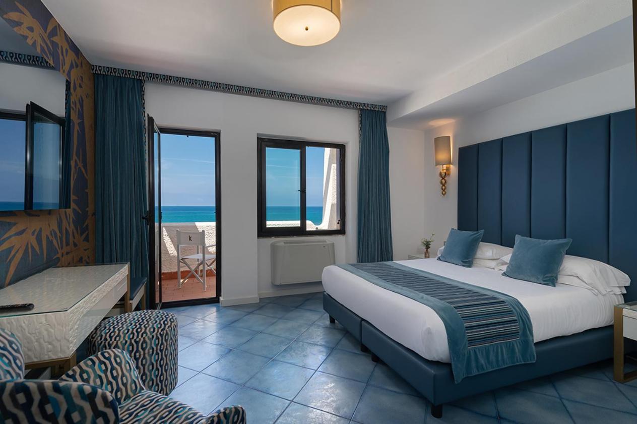 Double or Twin Room Sea View
