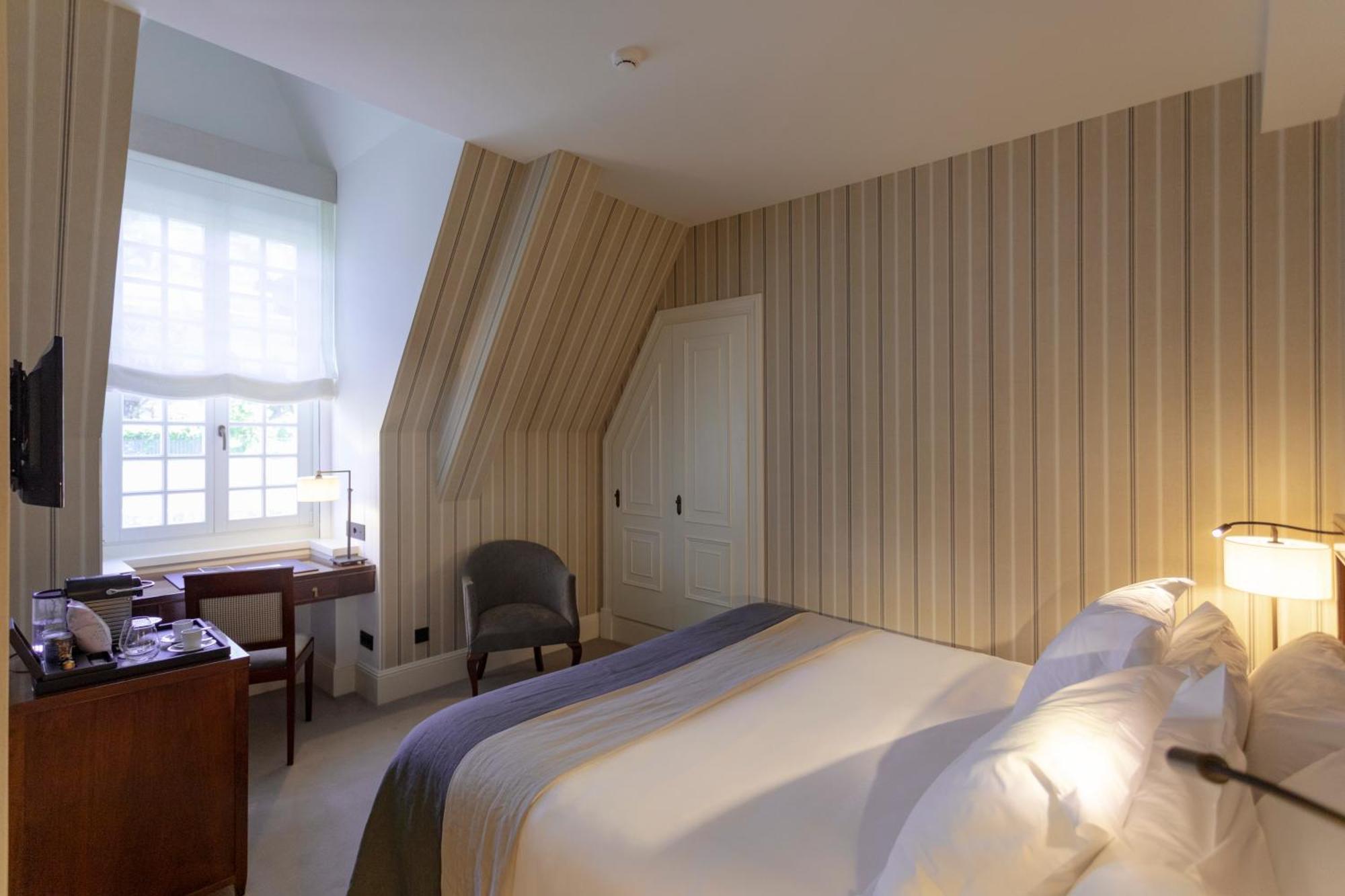 Small Double Room,1431741868:JPEG