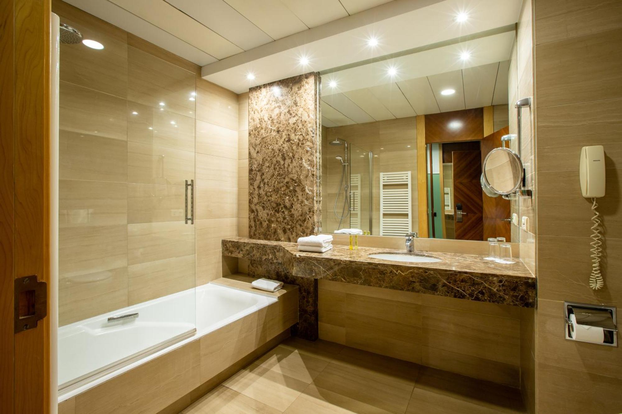 Double Room,1593640387:JPEG