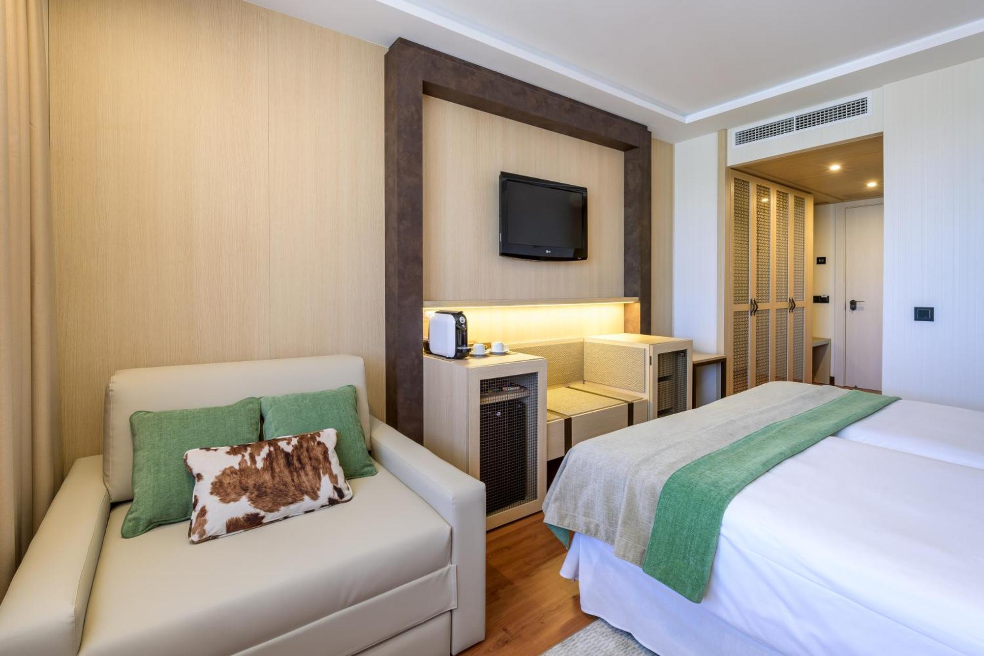 Standard Triple Room,1431764590:JPEG