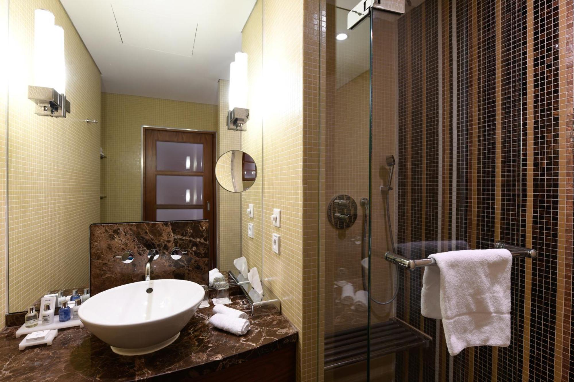Single Room,1434007078:JPEG