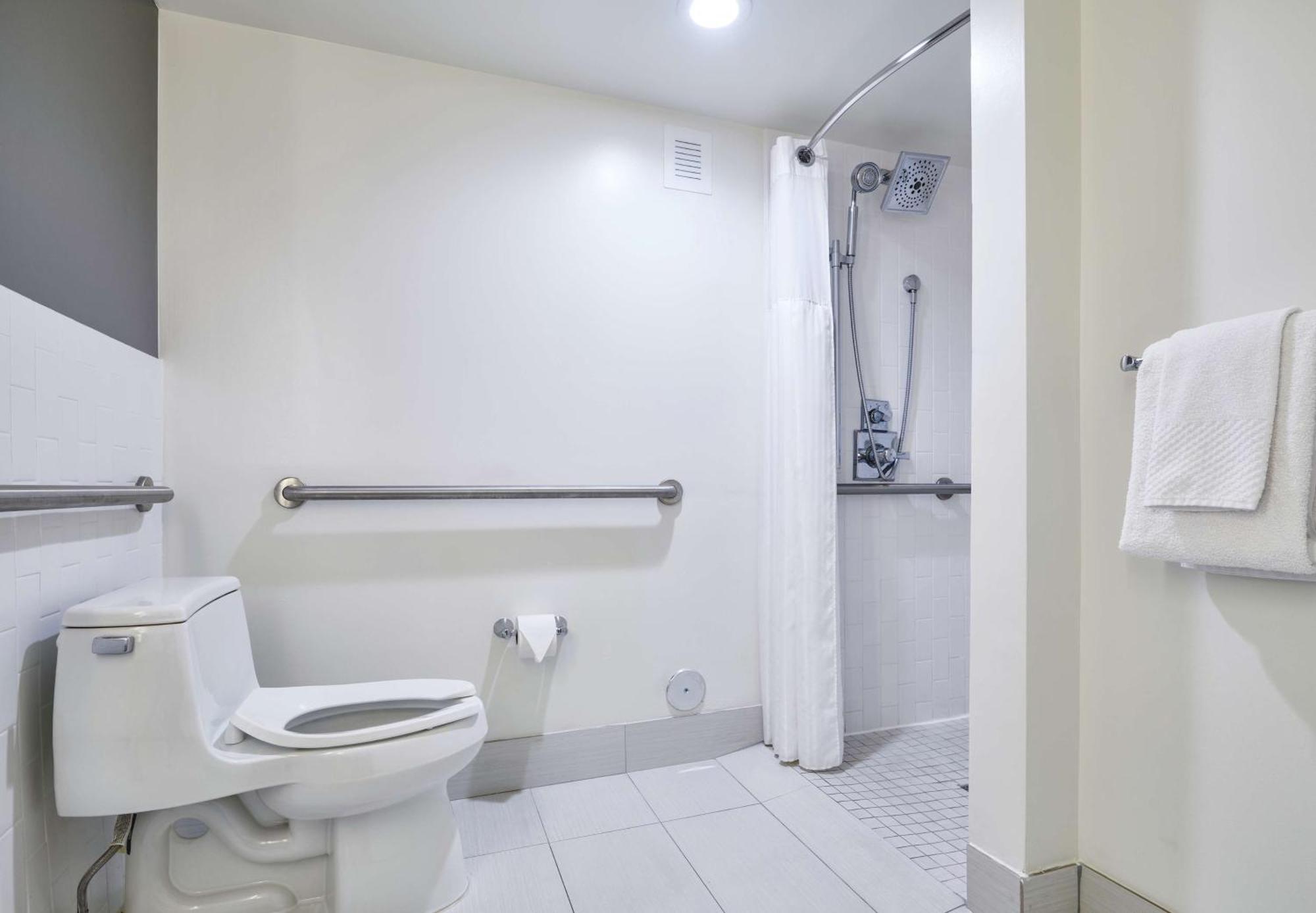 King Room Roll Shower Mobility Accessible,1498750624:JPEG
