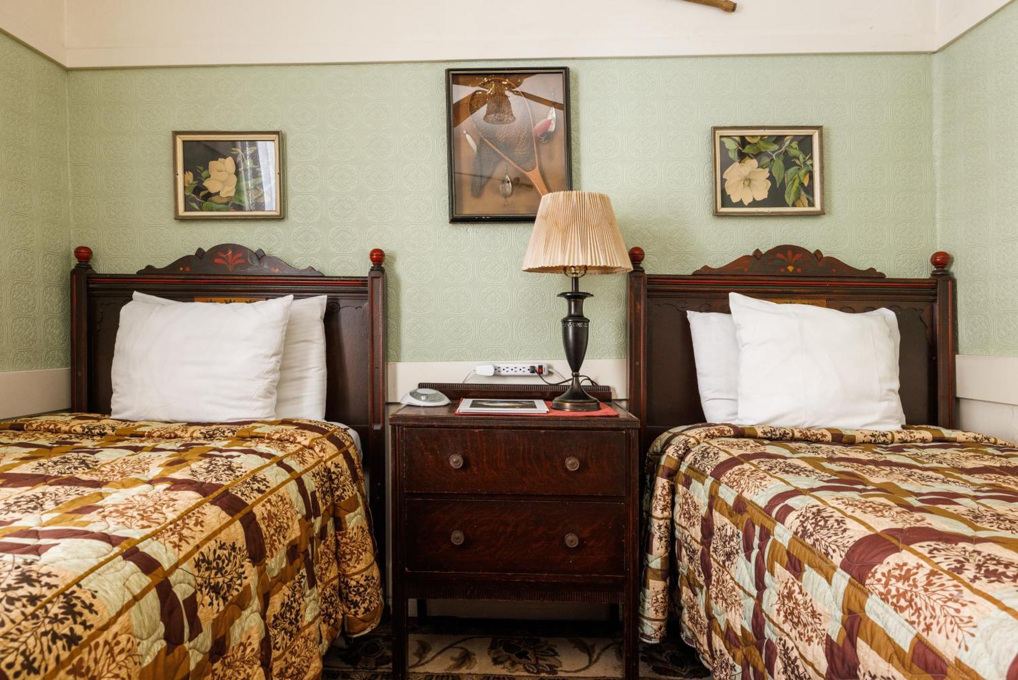 Zweibettzimmer (2 Einzelbetten) mit Gemeinschaftsbad